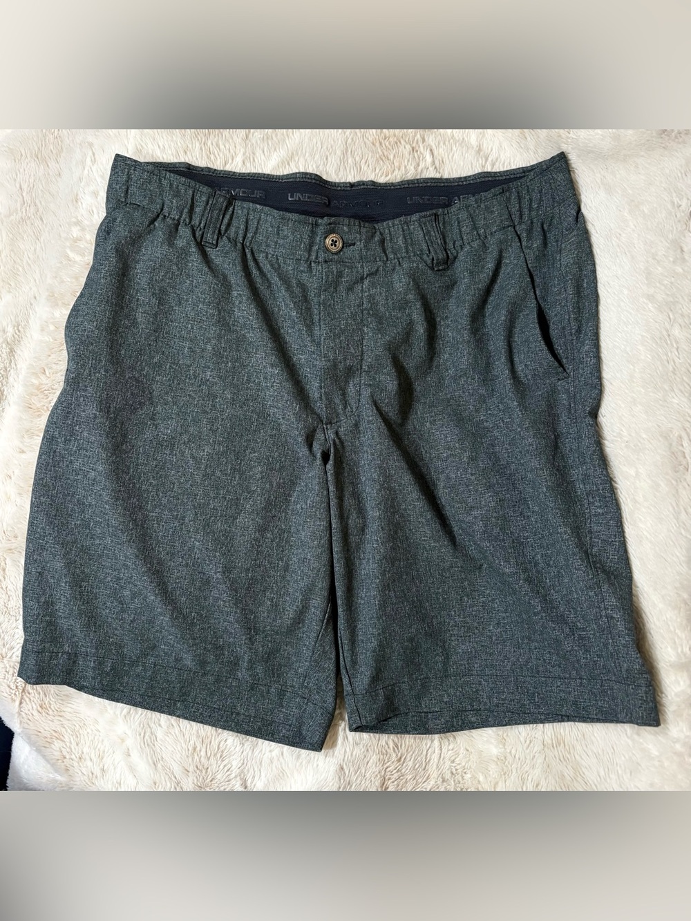 UA Men’s charcoal gray heatgear shorts golf, casual wear 38